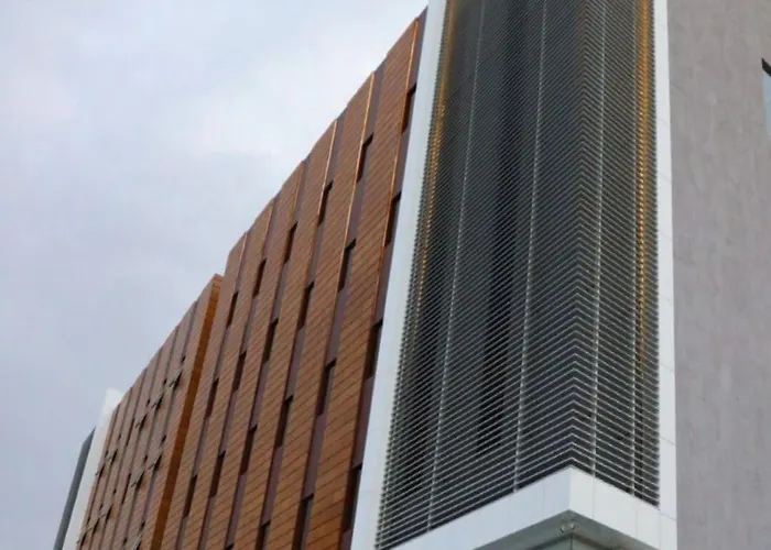 قولدن سكوير طريق الرياض Golden Square Riyadh Road