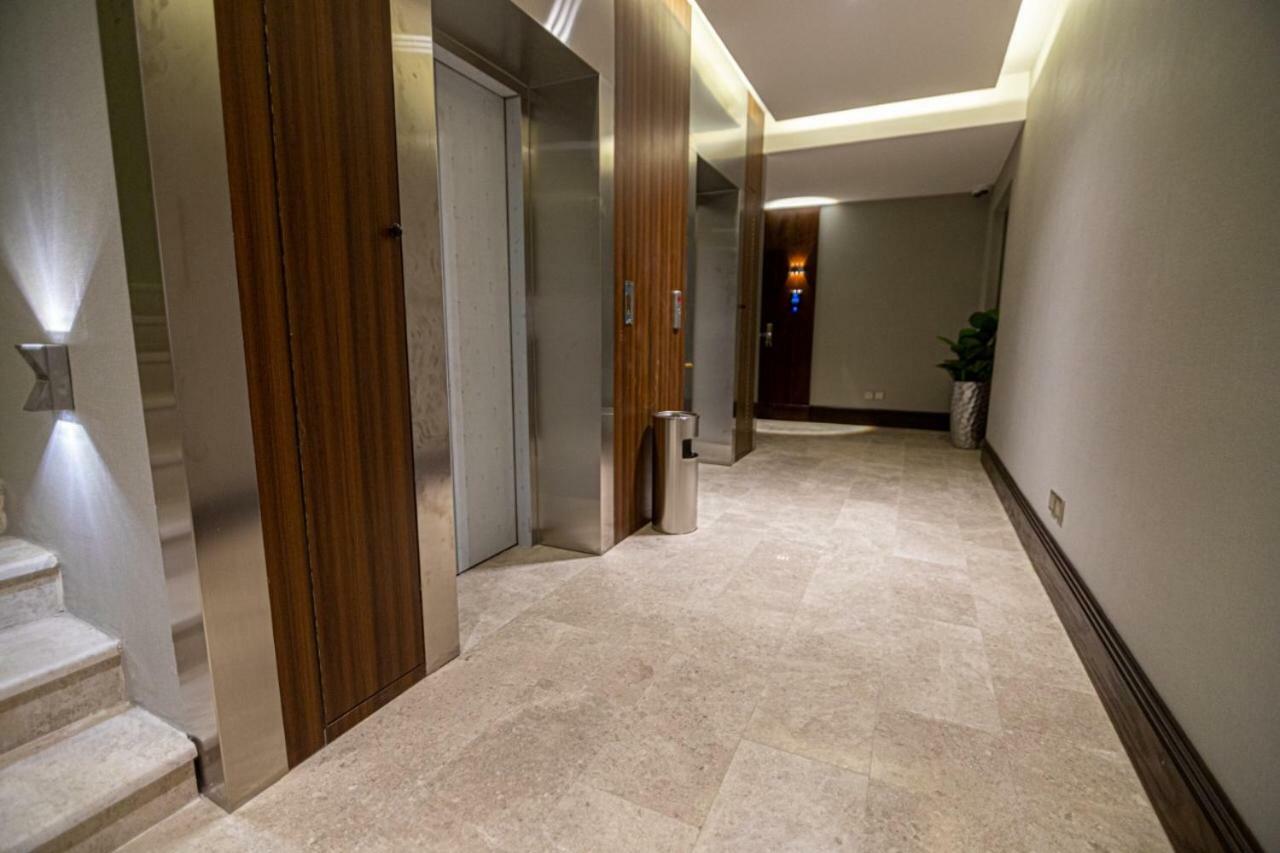 قولدن سكوير طريق الرياض Golden Square Riyadh Road