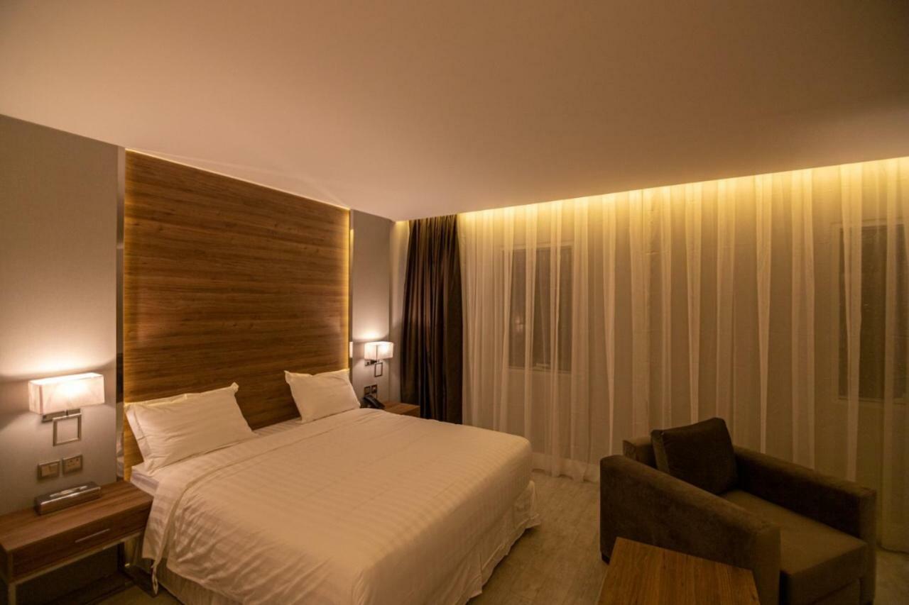 قولدن سكوير طريق الرياض Golden Square Riyadh Road Hotel